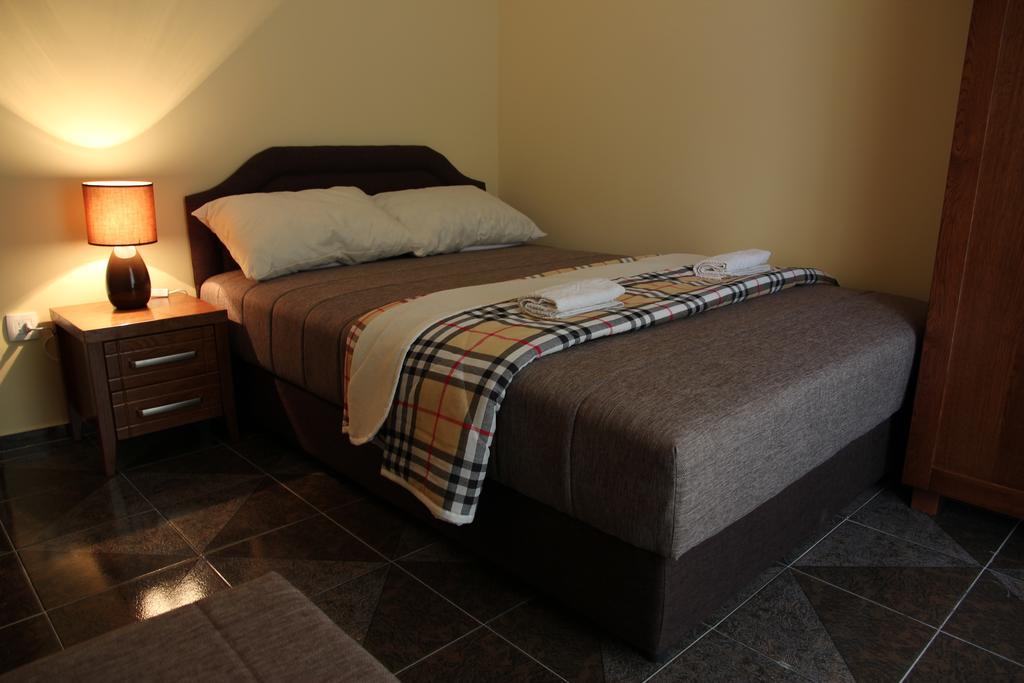 Guesthouse Civovic Бар Стая снимка